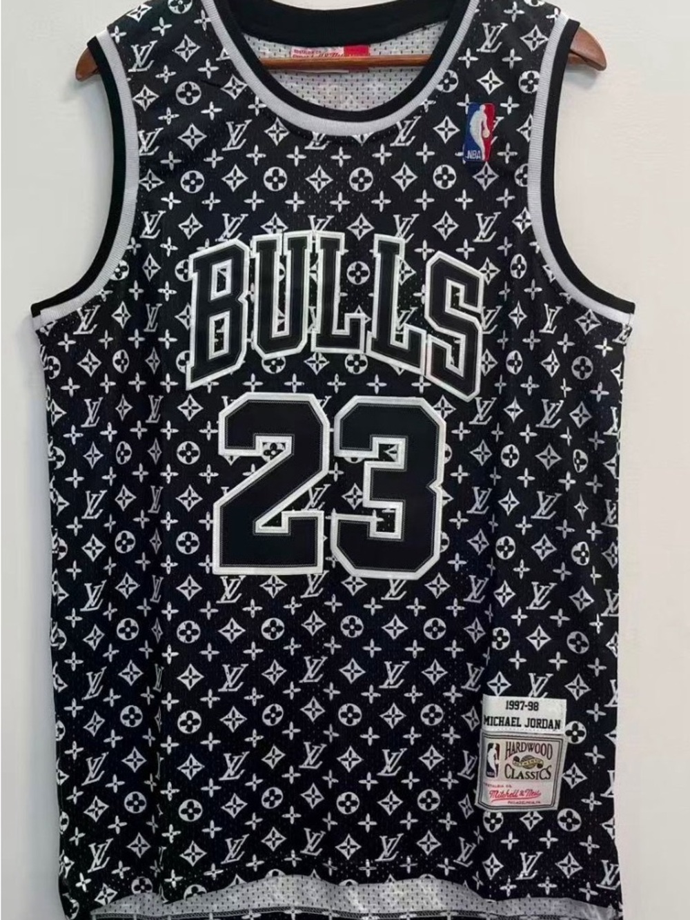Michael Jordan Bulls #23 Black Basketball Men’s Large Jersey